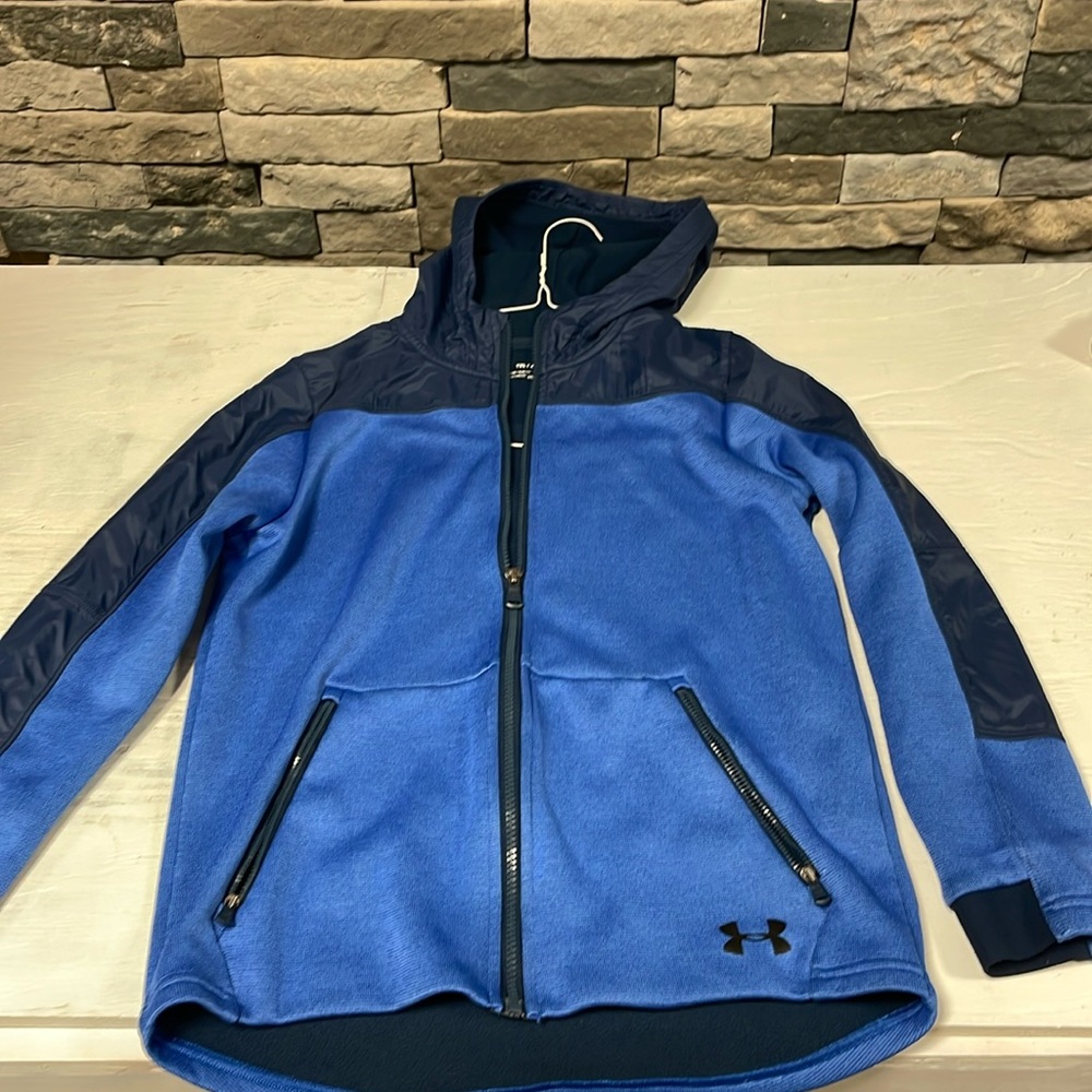 Youth  Armour cold gear jacket in Royal blue. Size YXL very good condition!